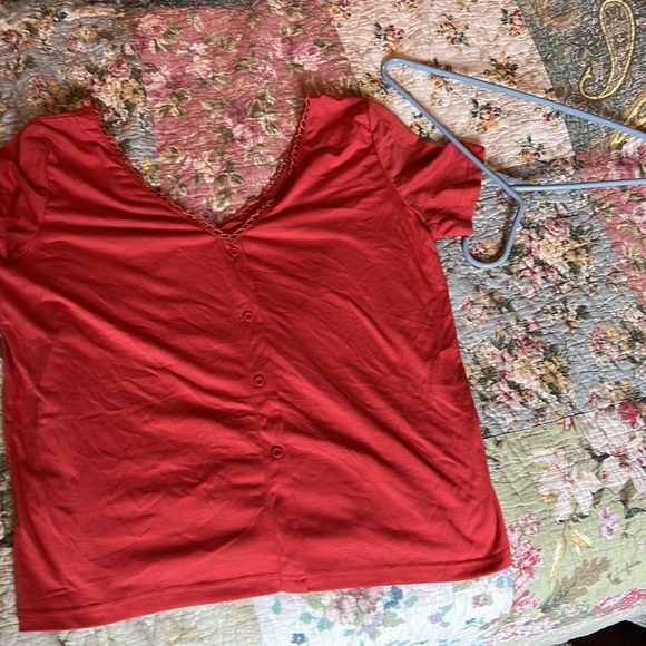 Shein v-neck faded tomatoe color tshirt size  medium - Picture 2 of 3